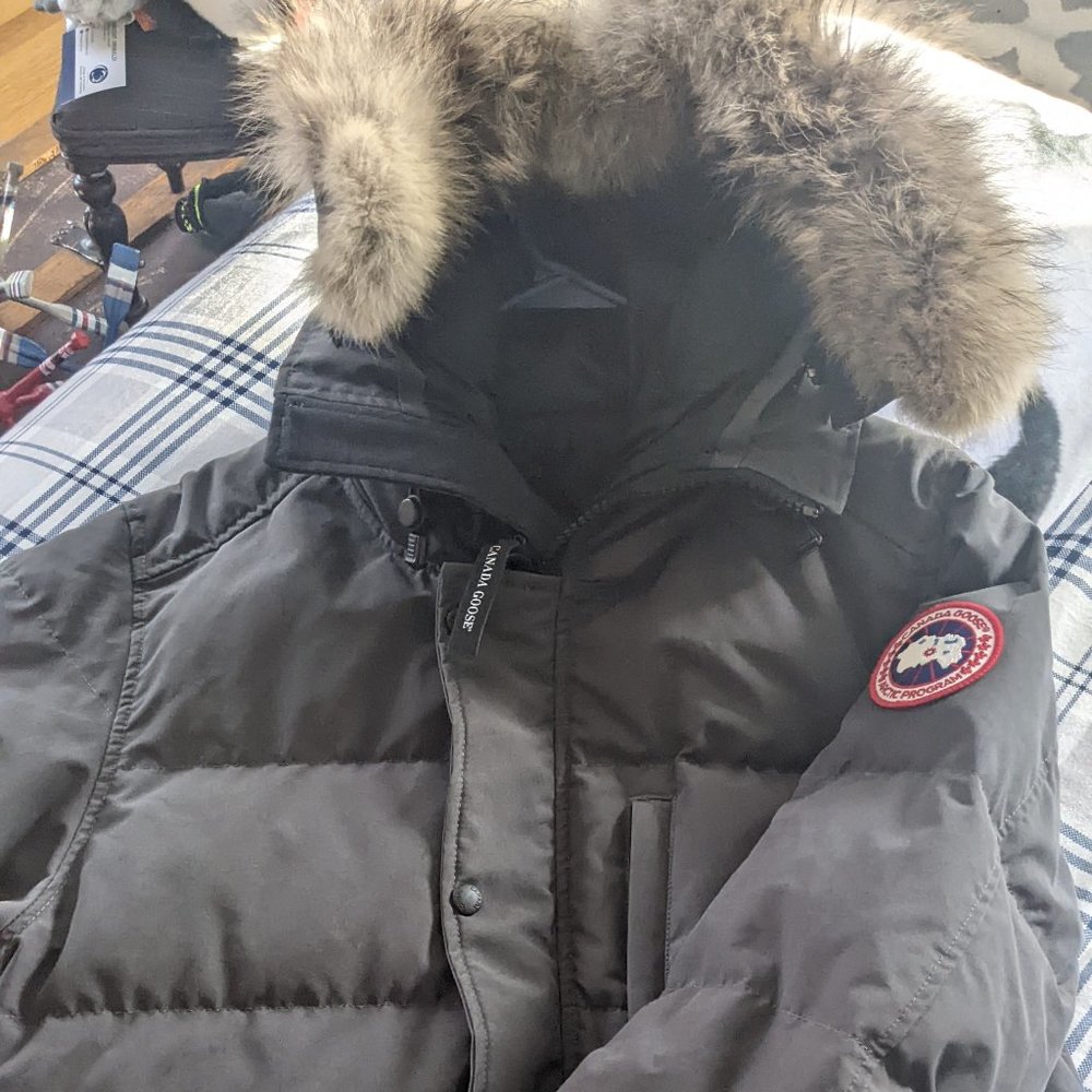 Carson men's sz med Canadian goose jacket